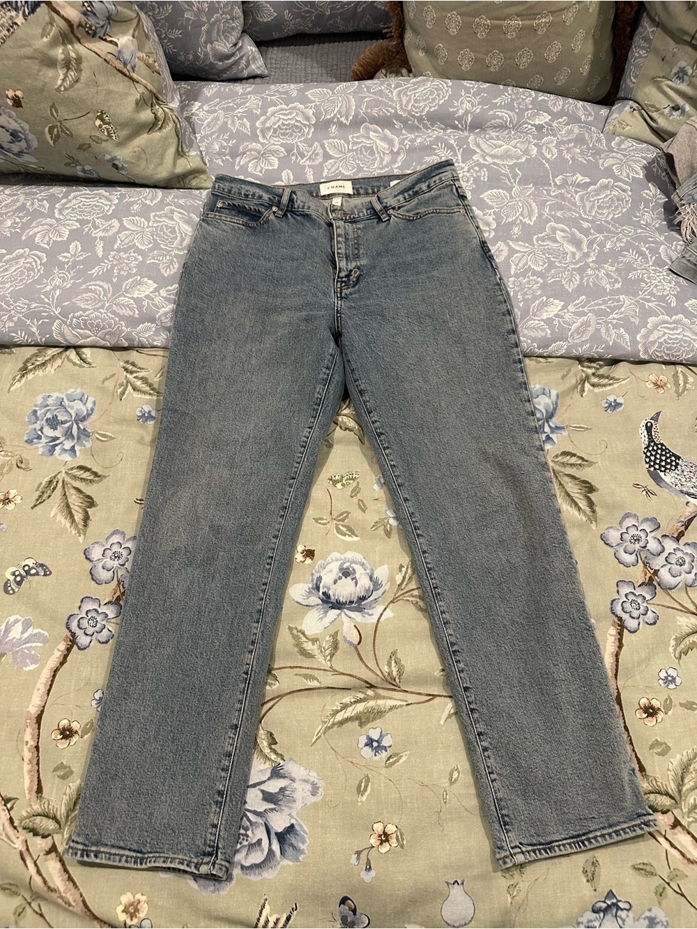 Frame Denim Straight-Leg Jeans in Light Blue Wash